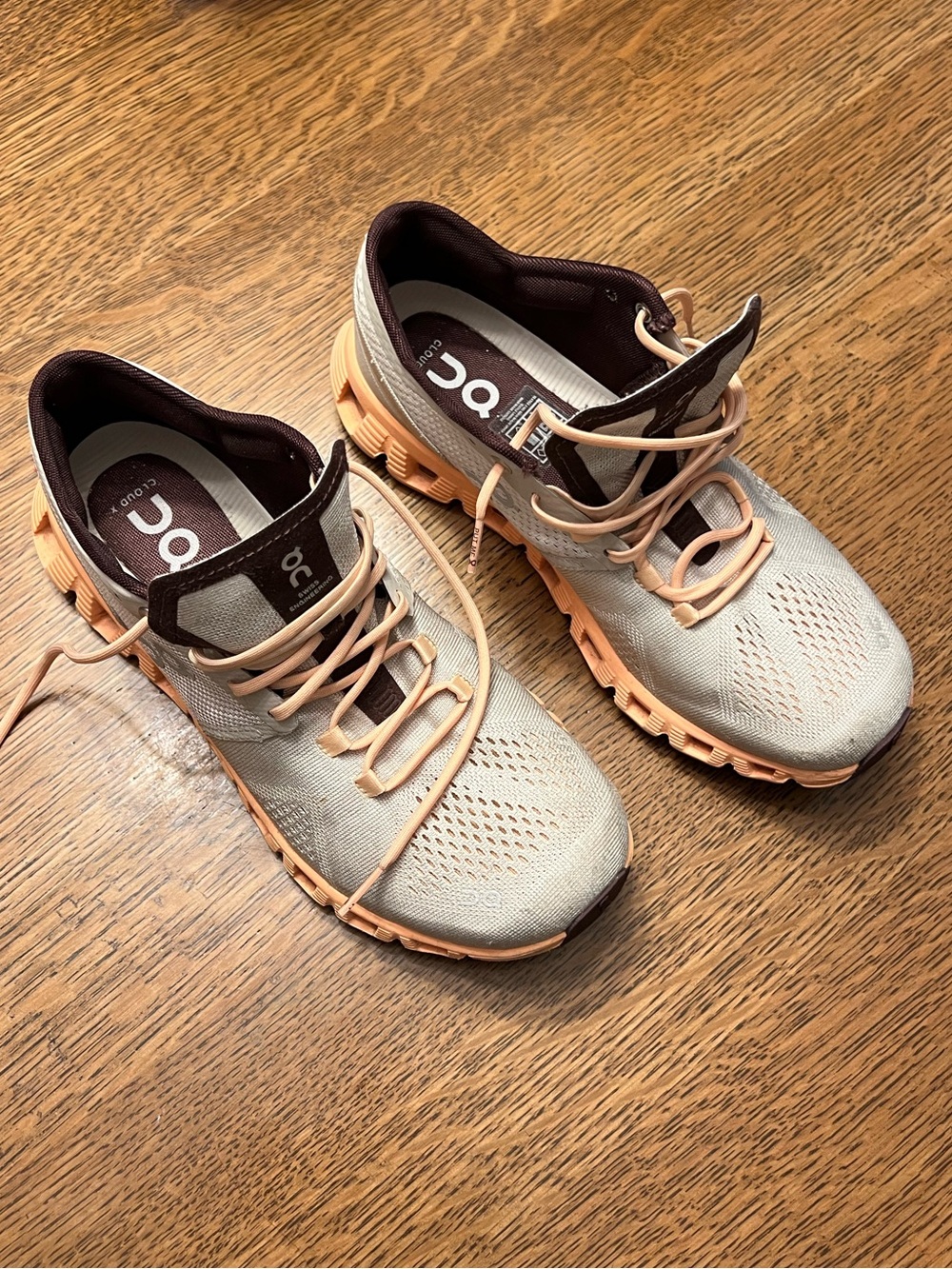 On Running Women's Lightweight Trainers in Light Gray and Peach - Picture 9 of 9